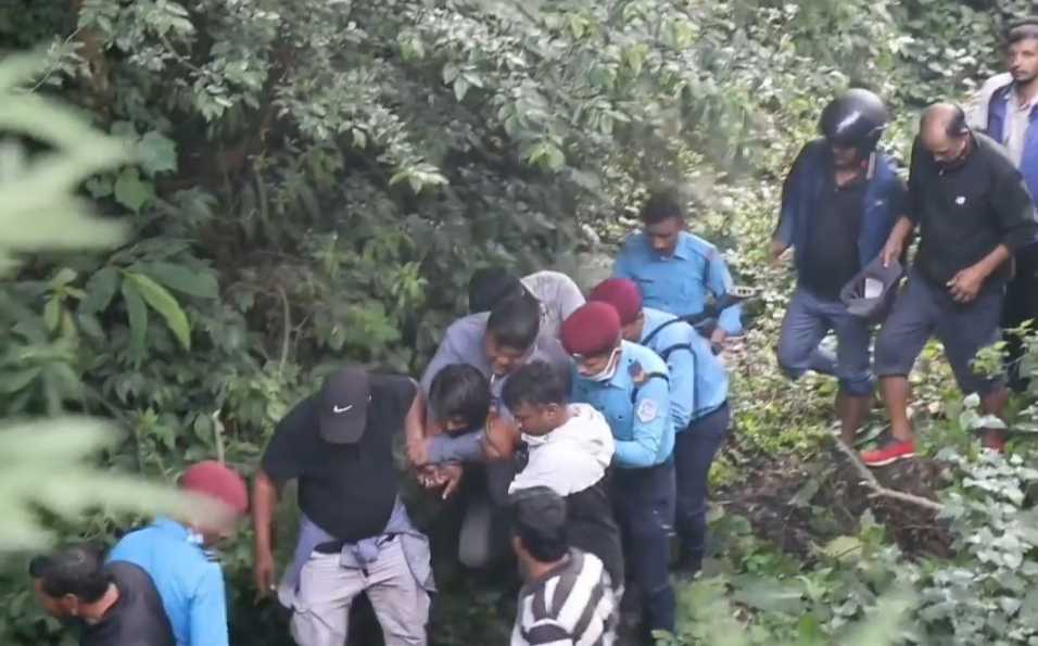 काठमाडौंबाट धुलिखेल जाँदै गरेको बस साँगामा दुर्घटना, ६ जना घाइते