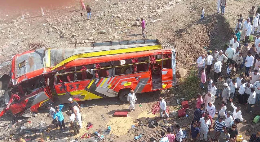 भारतको मध्य प्रदेशमा बस नदीमा खस्यो, १५ जनाको मृत्यु