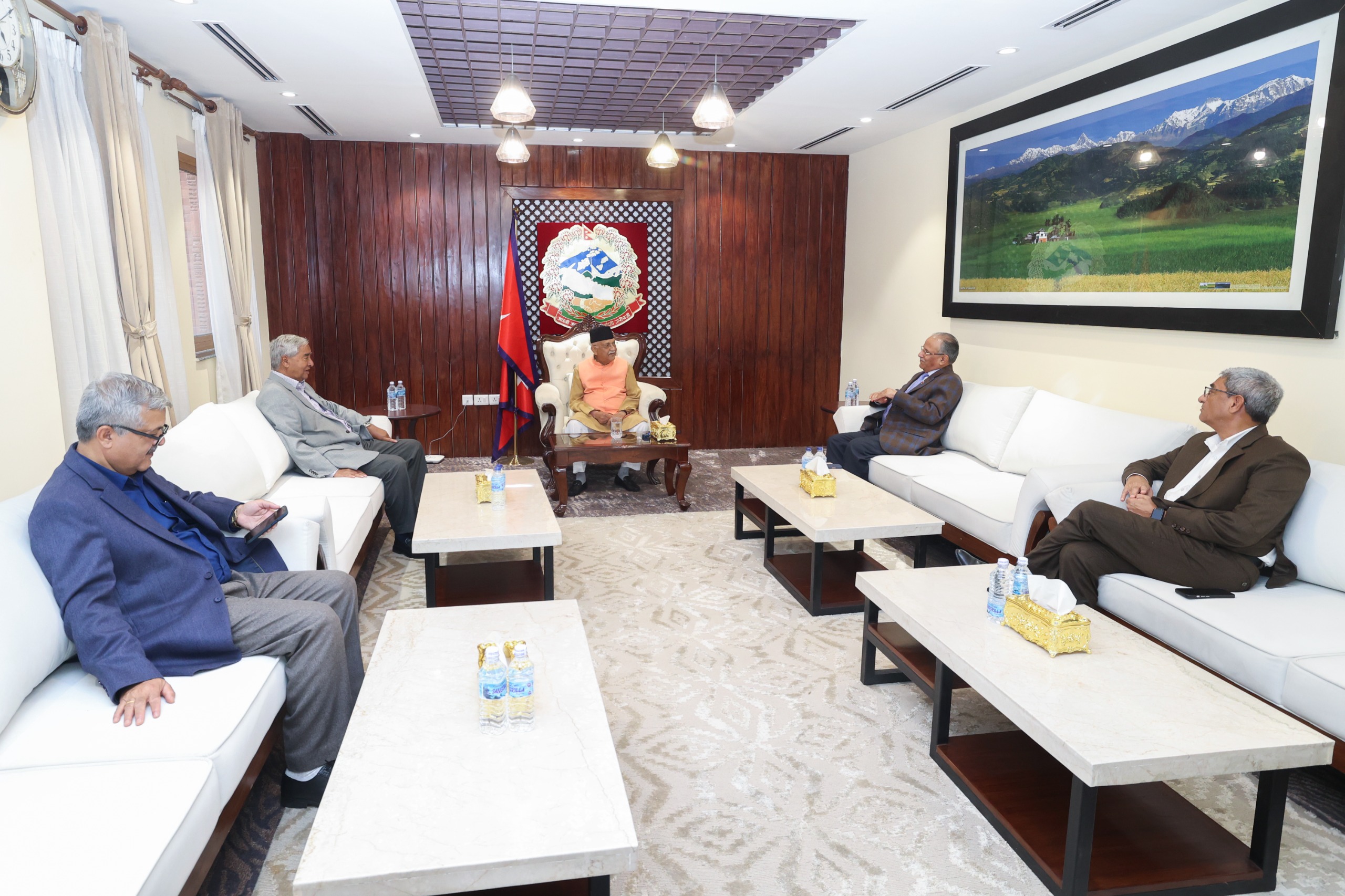 जब ज्ञानेन्द्र चटपटाउँछन्, तब ओली, देउवा र प्रचण्डमा हुन्छ छटपटी 