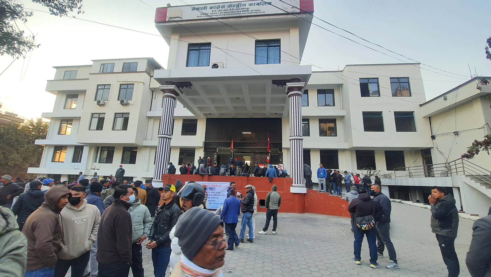 को बन्लान् कांग्रेस मुख्य सचिव ? 