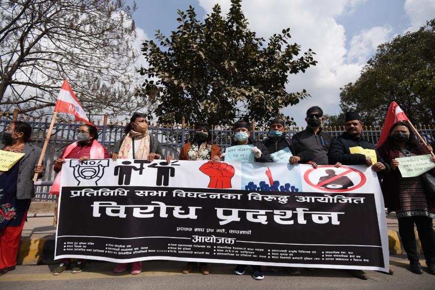 प्रतिनिधिसभा विघटनविरुद्धमा पेशाकर्मी र श्रमिकको सांकेतिक विरोध