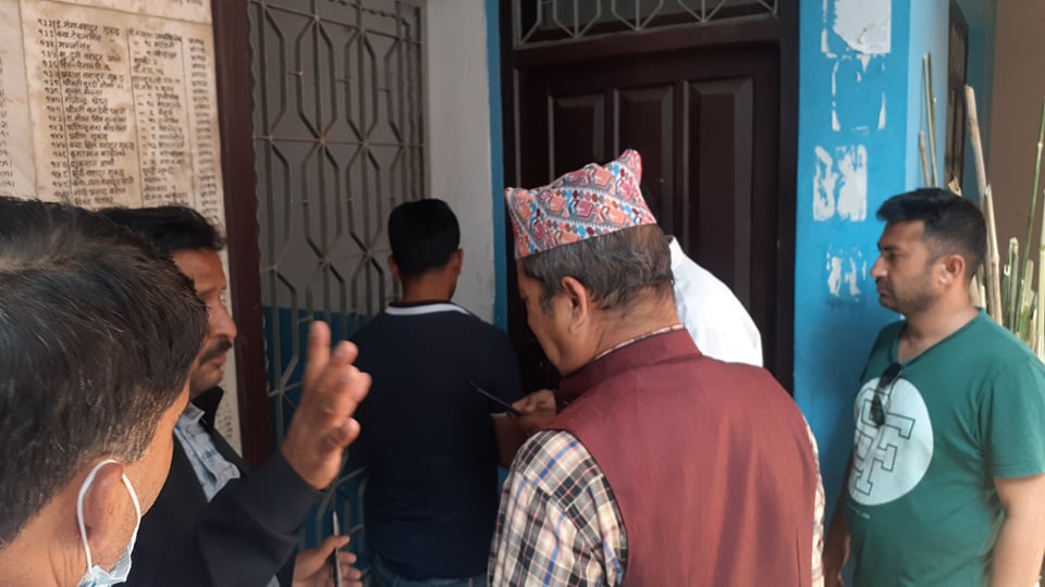 कार्यकर्ताले कार्यालयमै थुने कास्की कांग्रेसका पदाधिकारी 