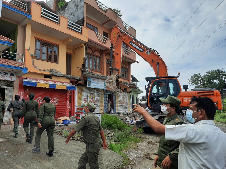 जब उद्योग वाणिज्य संघका अध्यक्षको घरमा डाेजर चल्यो (तस्वीरसहित)