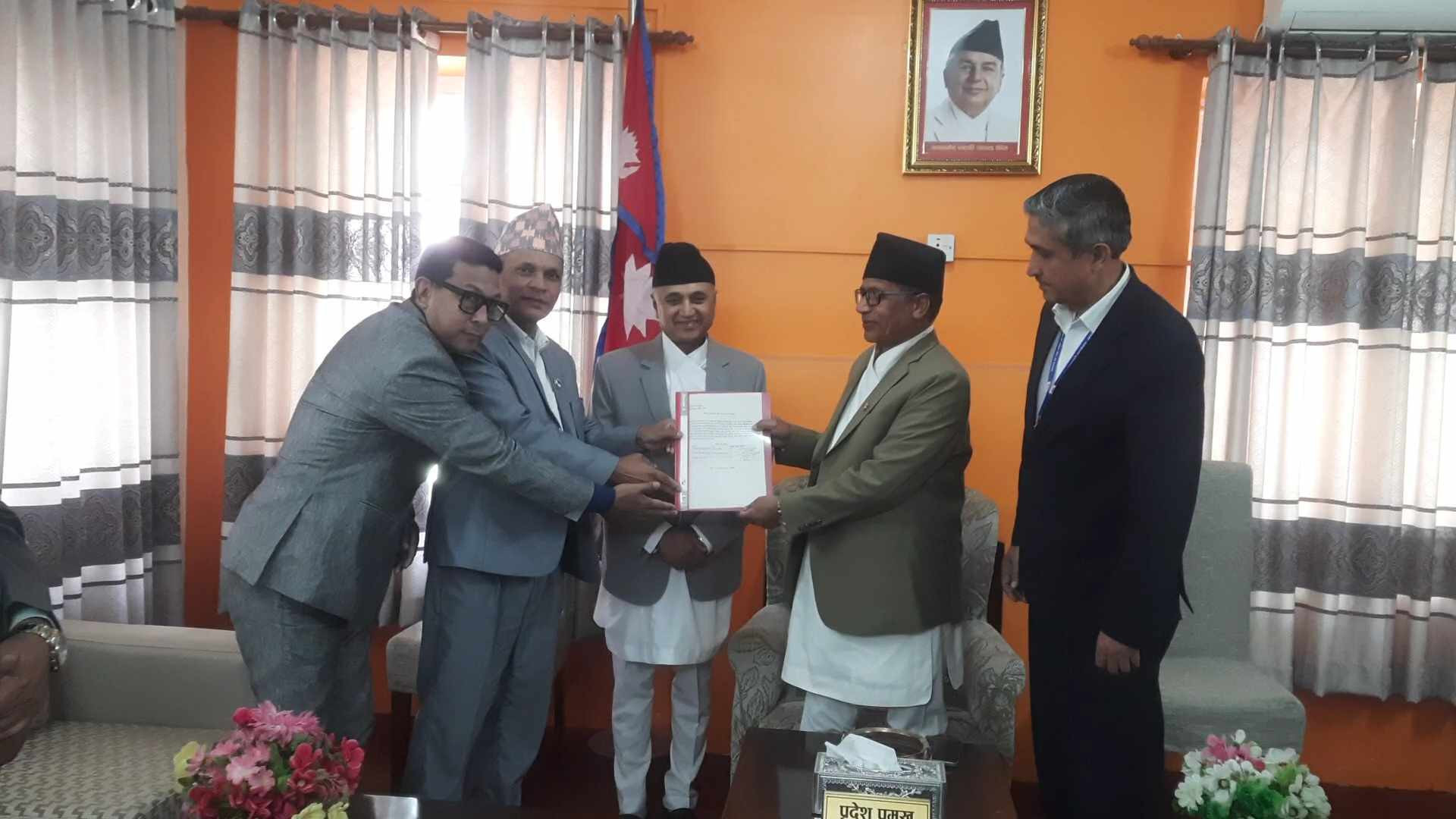 गण्डकीको मुख्यमन्त्रीमा खगराज अधिकारीको दाबी पेस, मनाङे पनि साथमा