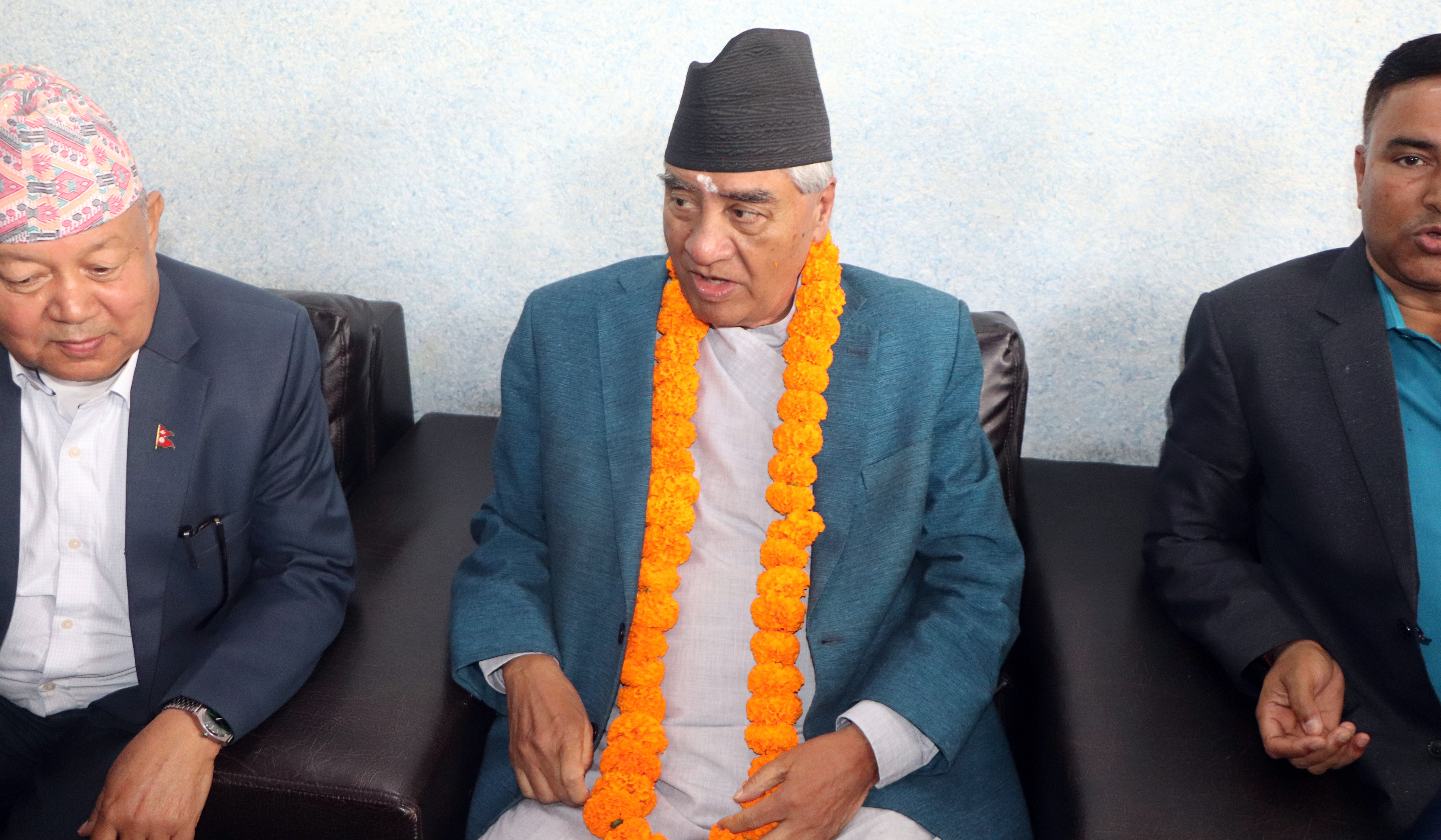 गणतन्त्रविराेधी अभियानबारे देउवाले ताेडे माैनता