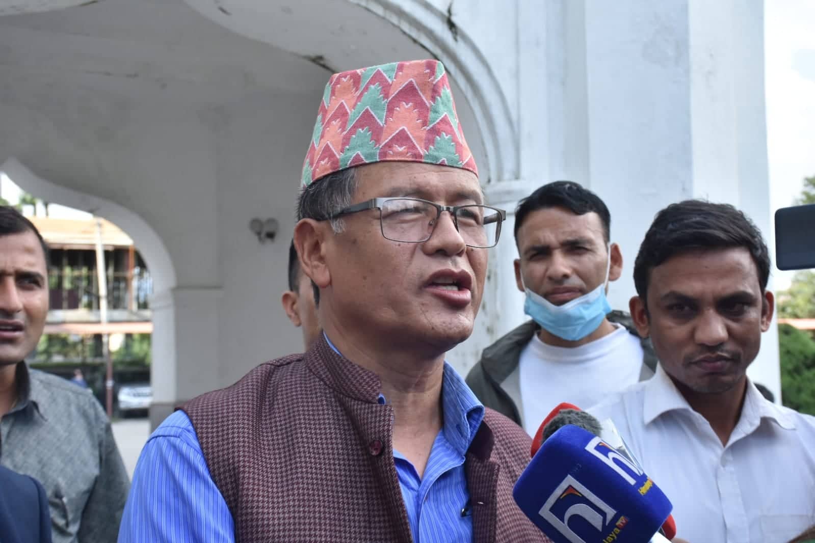 कांग्रेसले तत्काल सरकार छोड्नुपर्छ: उपसभापति गुरुङ
