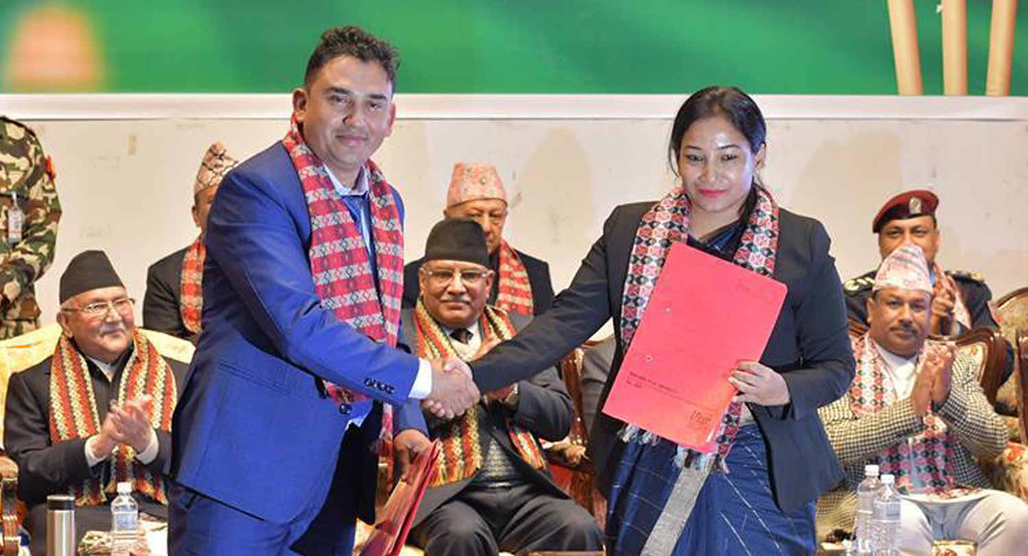 धुर्मुस-सुन्तलीले लगाइदिएकाे ऋणले रेणु दाहाललाई परेको अप्ठेरो 