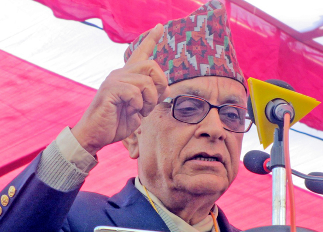प्रधानमन्त्रीलाई लाेहनीकाे प्रश्न: दसैँकाे मुखमा हिरा, सूर्ति र तासकाे आयात खाेलेर कसलाई राहत दिन खाेजेकाे ?