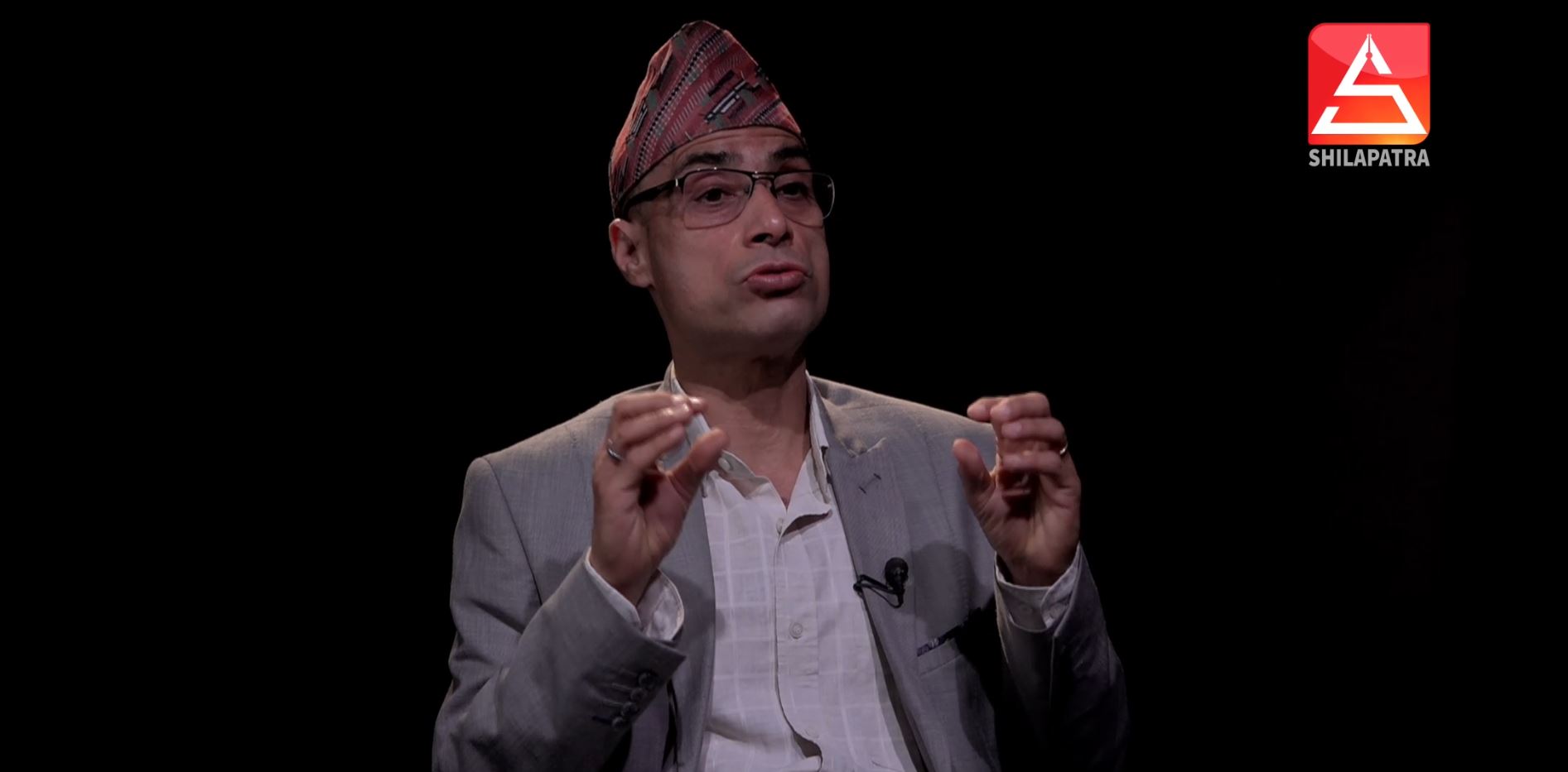 बाङ्गोटिङ्गो दाँतले चिन्तित हुनुहुन्छ ? डाक्टर भन्छन्, 'जिब्रोले नै मिलाउन सकिन्छ' (भिडियाे)