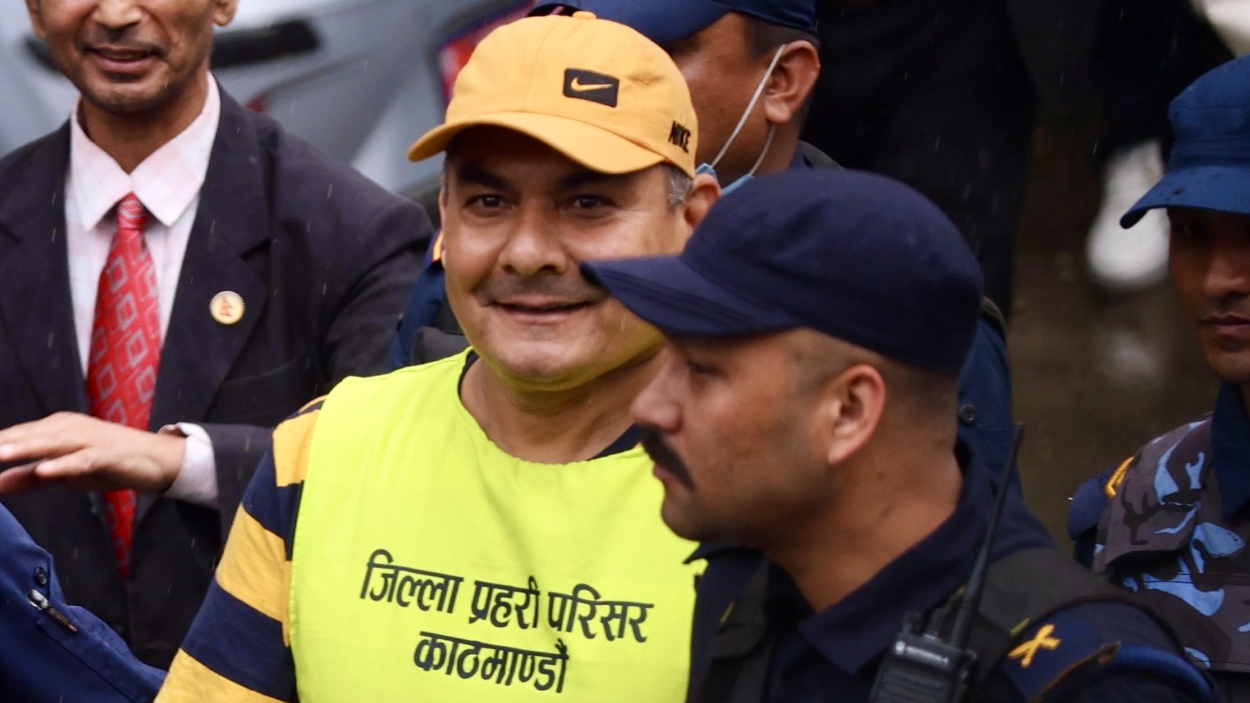 सर्वोच्चले सरकारसँग माग्याे दुर्गा प्रसाईंलाई पक्राउ गर्नुको लिखित कारण