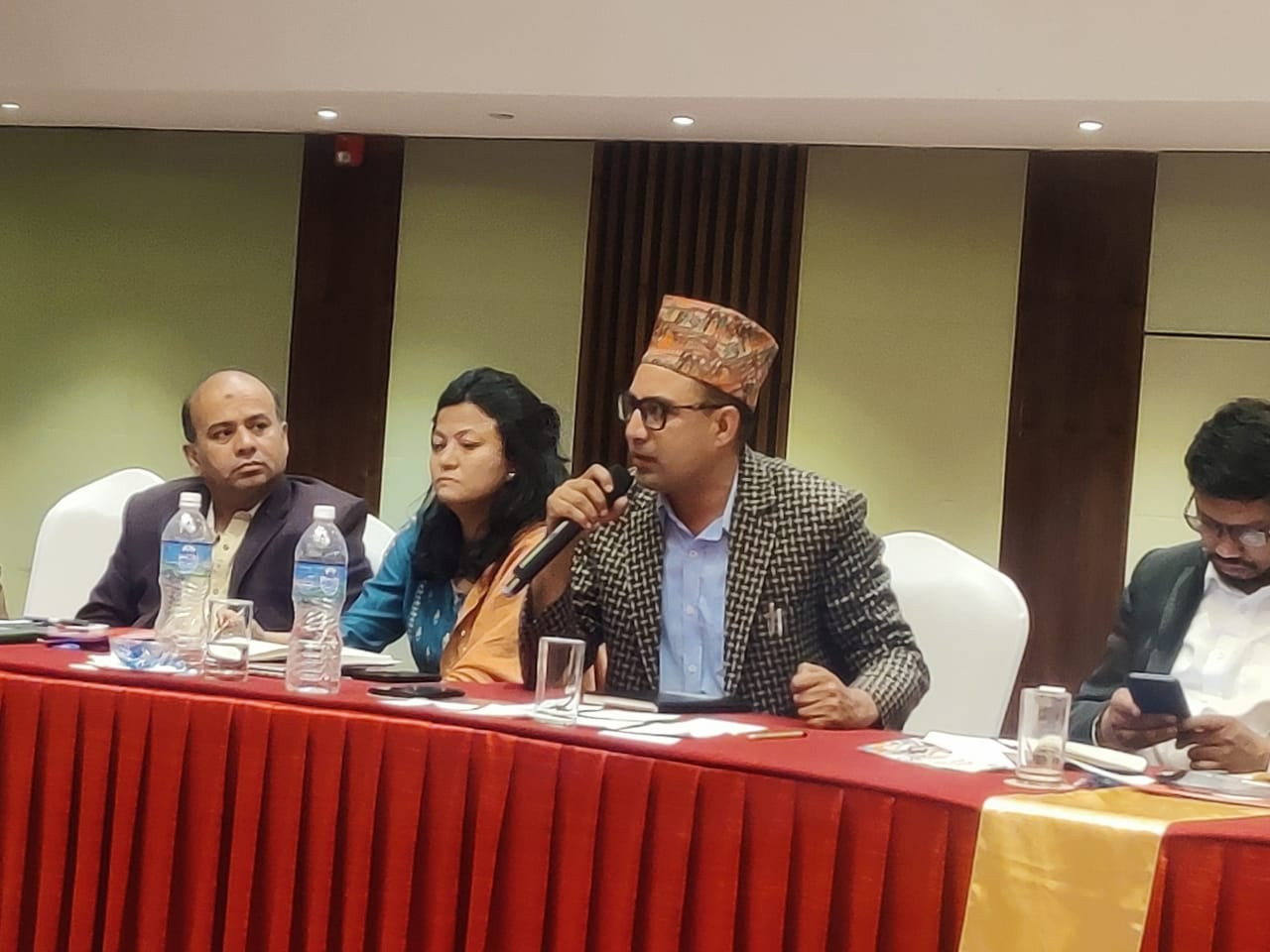 ‘बालबालिकालाई मोबाइल दिएर फकाउने बानी त्यागौँ’ 