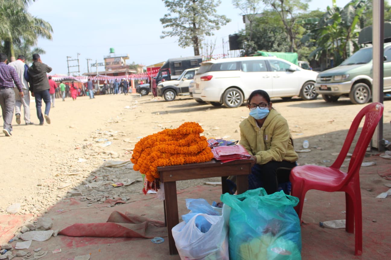 एमाले महाधिवेशनस्थलमा फूल र खादाको व्यापार सुरु