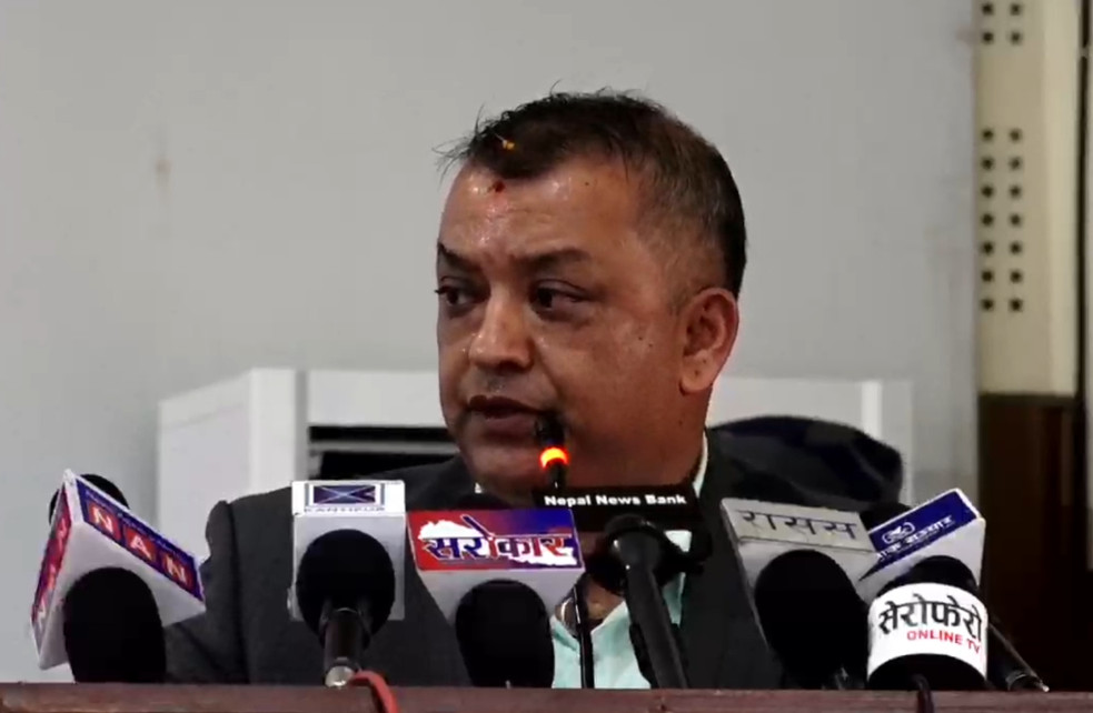 गगन थापाको टिप्पणी- बिचौलियाहरूको पहुँच प्रधानमन्त्रीको बेडरुसम्मै छ
