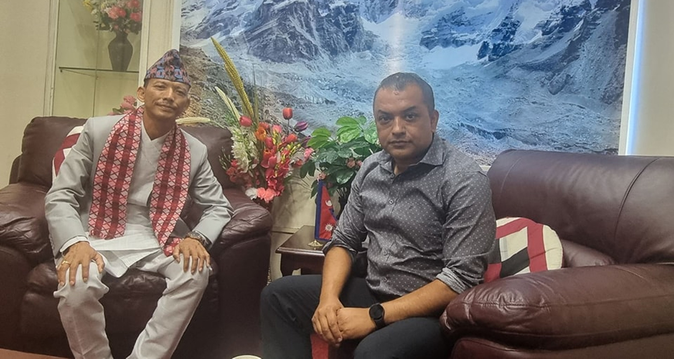 शहरी विकासमन्त्रीलाई भेटेर गगन थापाले दिए तीन सुझाव
