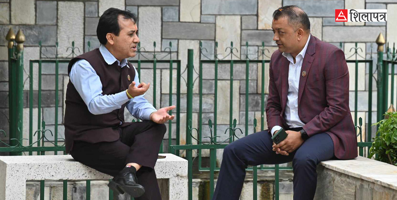 कांग्रेस बैठकमा दुई महामन्त्रीकाे मिलेकाे 'ट्युन' (पूर्णपाठ)