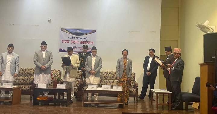 गण्डकीका नवनियुक्त मन्त्री देवकोटा र मनाङेले लिए शपथ