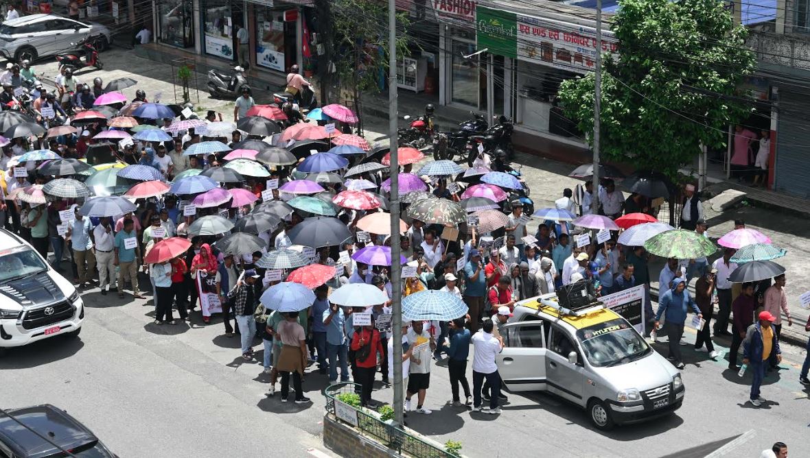 gold-protest-3-1751623594.JPG
