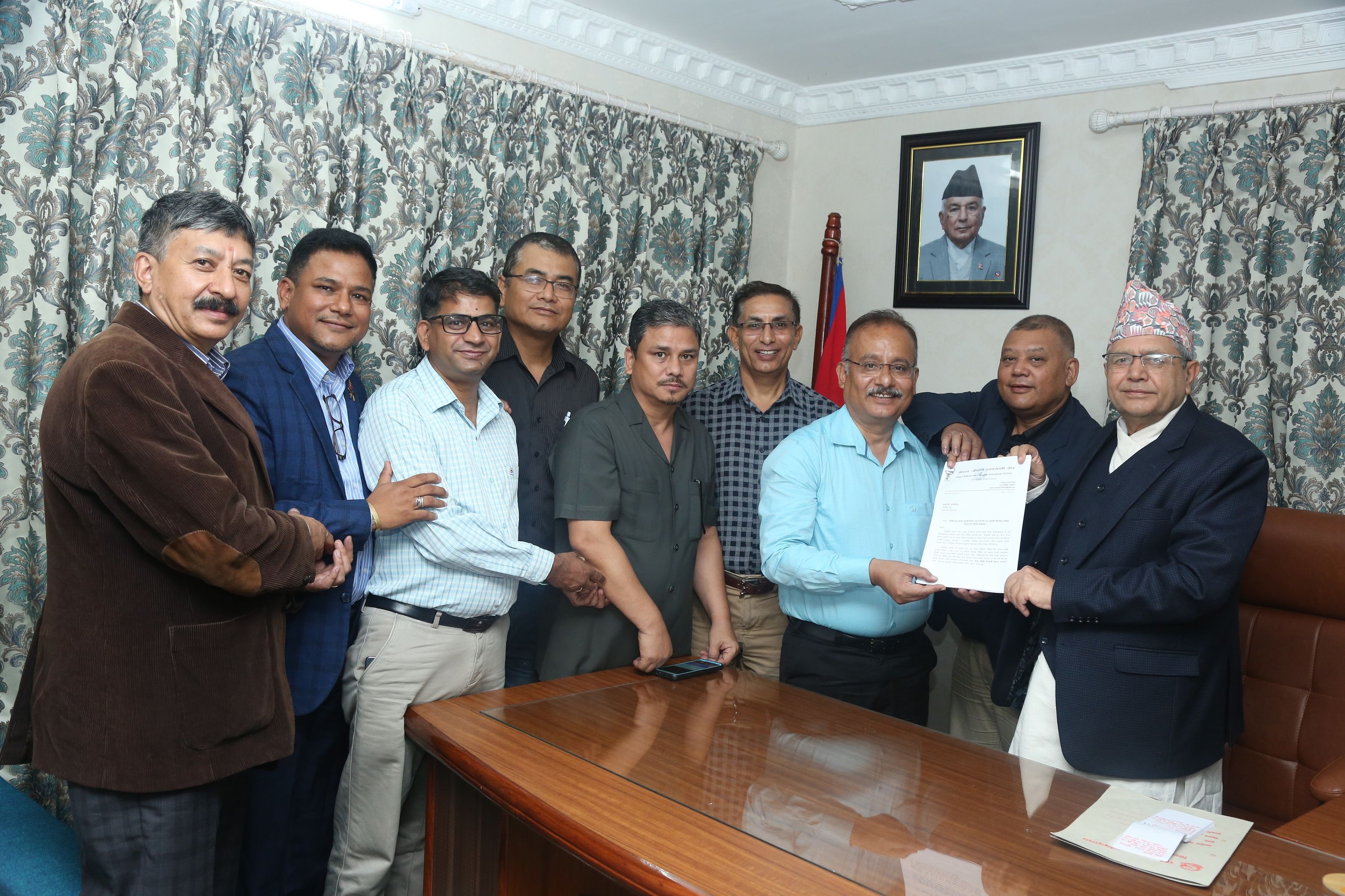 आफूहरूसँग छलफल नै नगरी विधेयक ल्याइएको भन्दै औषधि व्यवसायीले बुझाए सभामुखलाई ज्ञापनपत्र