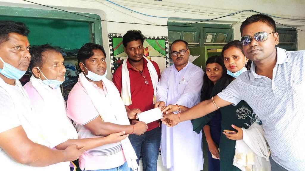 हंसपुर नगरपालिकाद्वारा कपडा बैंकलाई २ लाख ५० हजार सहयोग