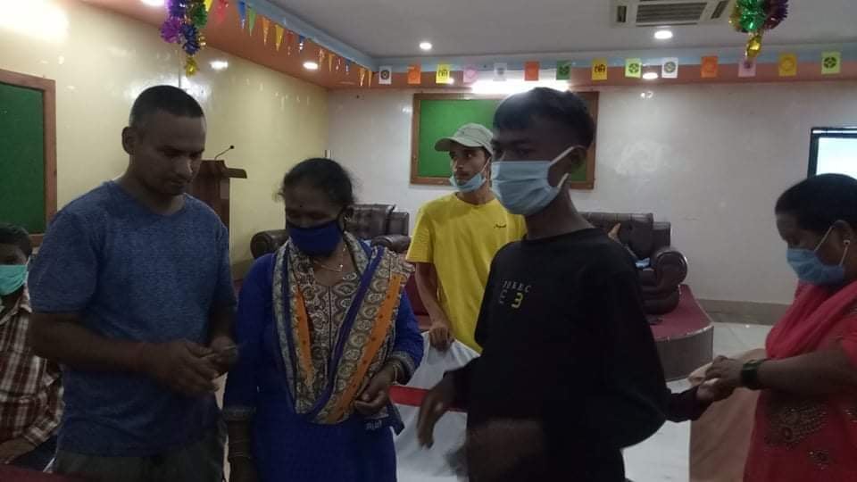बुवाको स्मृतिमा १ लाख रुपैयाँ सहयोग