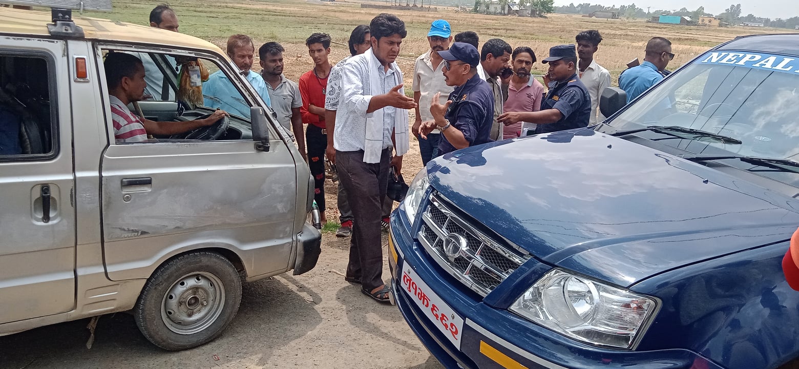 कपिलवस्तुबाट मतदातालाई बाँड्दै गरेको १२ कार्टुन रक्सी बरामद