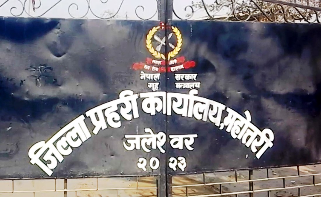 भन्सार छली ल्याइएको डेढ क्विन्टल मटर र ५ कार्टुन चुरा छोडेर भागेपछि 
