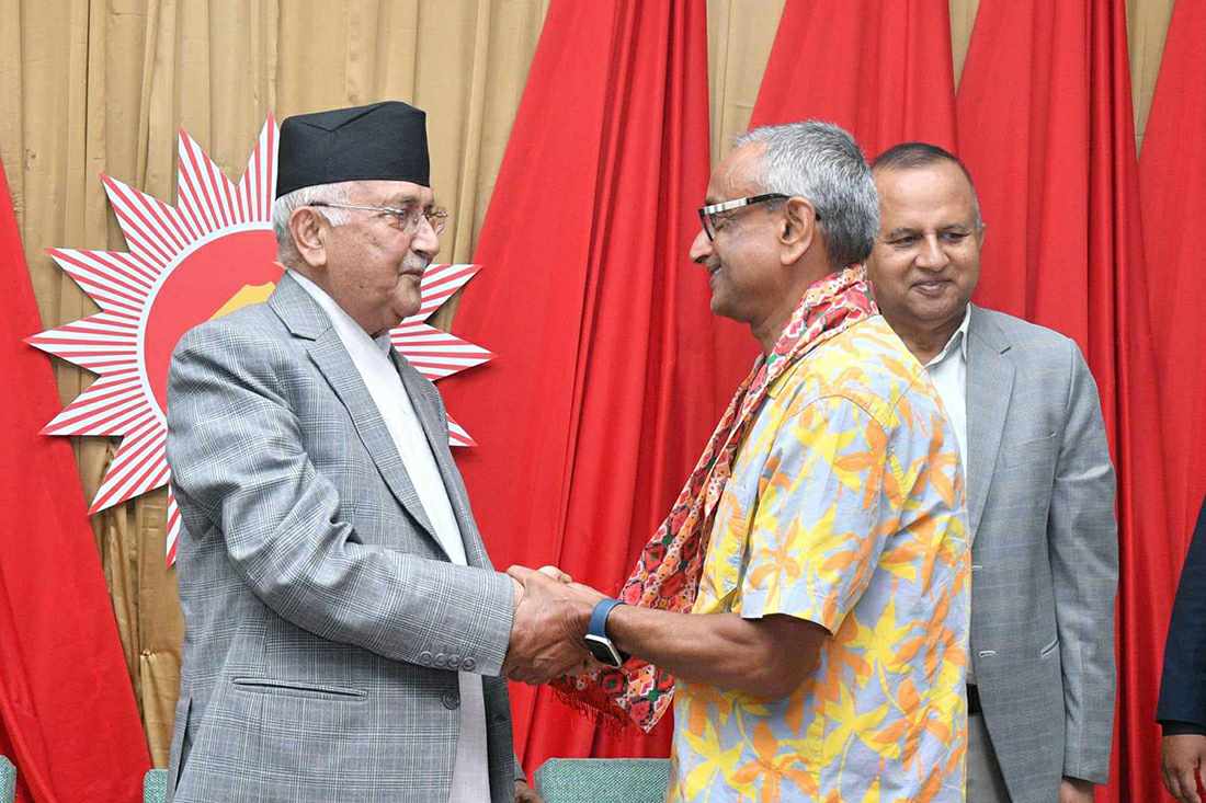 कांग्रेसबाट राष्ट्रियसभा सदस्य बनेका जितेन्द्र देव एमालेमा प्रवेश