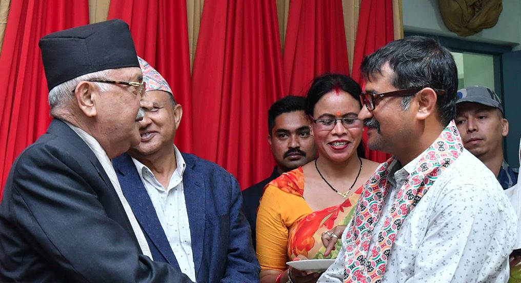 मेयरमा सिफारिस नभएपछि माओवादी छोडेका गौतम एमालेमा प्रवेश 
