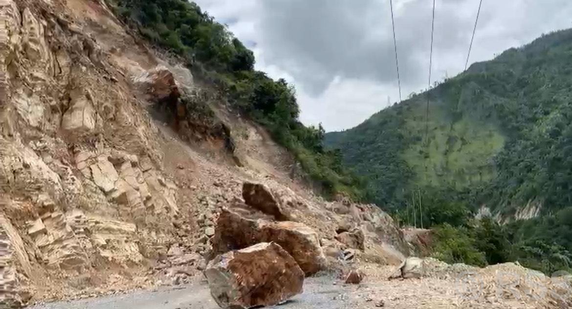 पहिरोका कारण कालीगण्डकी कोरिडोर अवरुद्ध