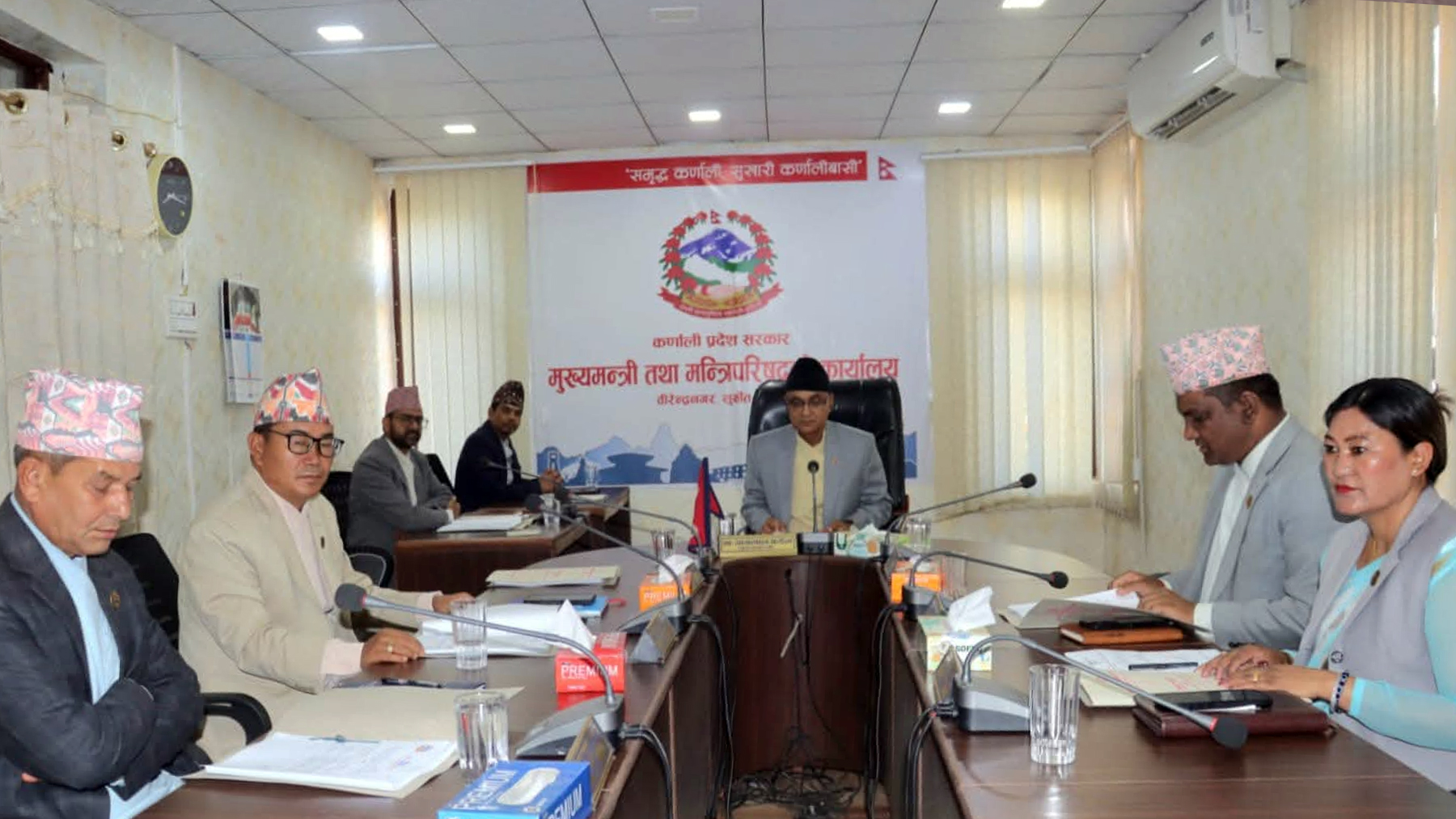 सवारी नियमावली स्वीकृत गर्ने कर्णाली सरकारको निर्णय, दुई सडक योजनालाई राष्ट्रिय प्राथमिकतामा समेट्‌न सिफारिस