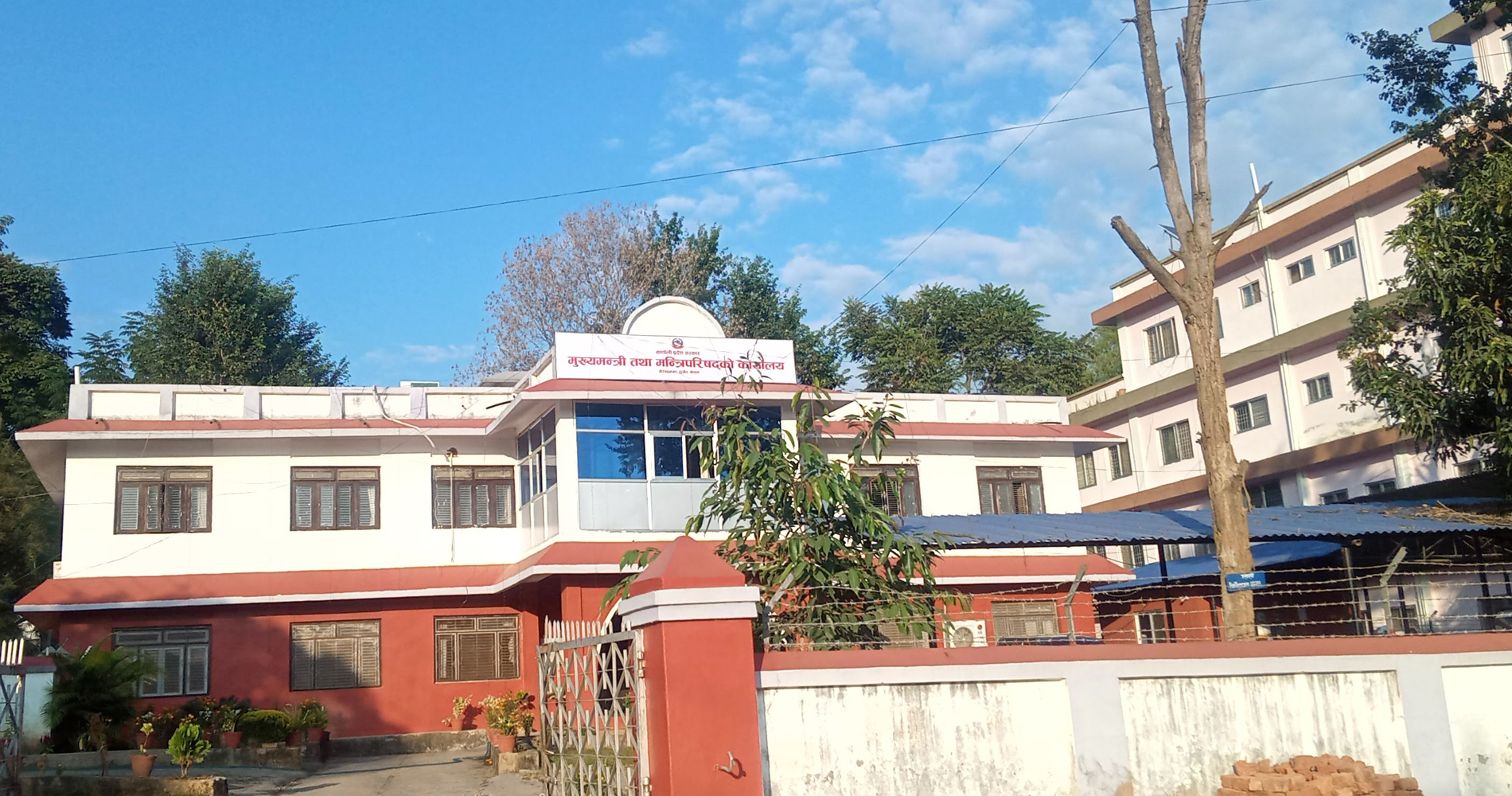 डढेलो लाग्न नदिन अग्नि नियन्त्रक खटाउँदै कर्णाली प्रदेश सरकार