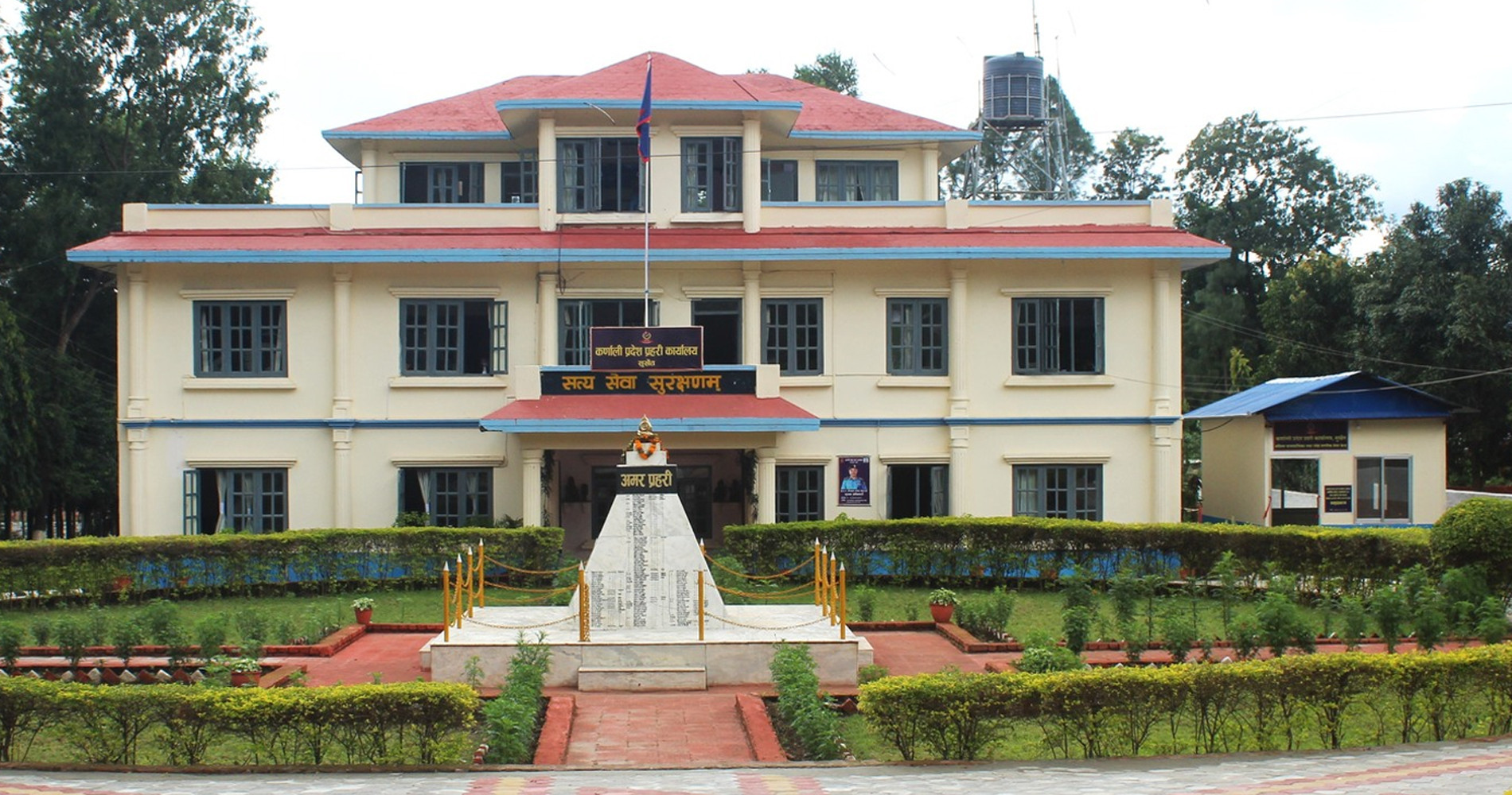 अब कर्णालीका प्रहरीले ड्युटीमा रहेको समयमा मोबाइल चलाउन नपाउने