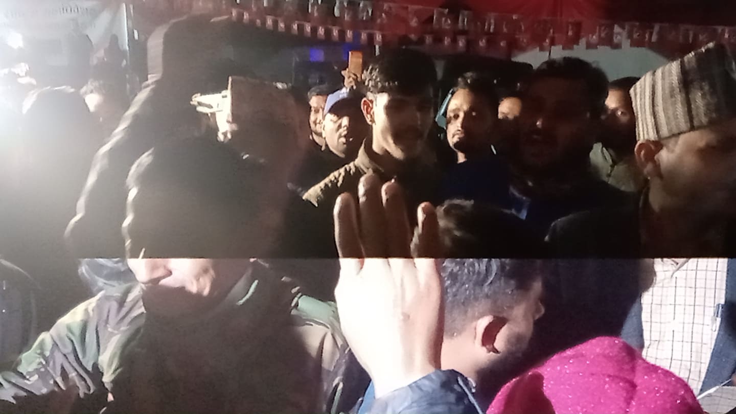 ‘भीम रावल उम्मेदवारी फिर्ता लेऊ’ भन्दै एमाले कार्यकर्ताले गरे बन्दसत्र स्थलमा नाराबाजी