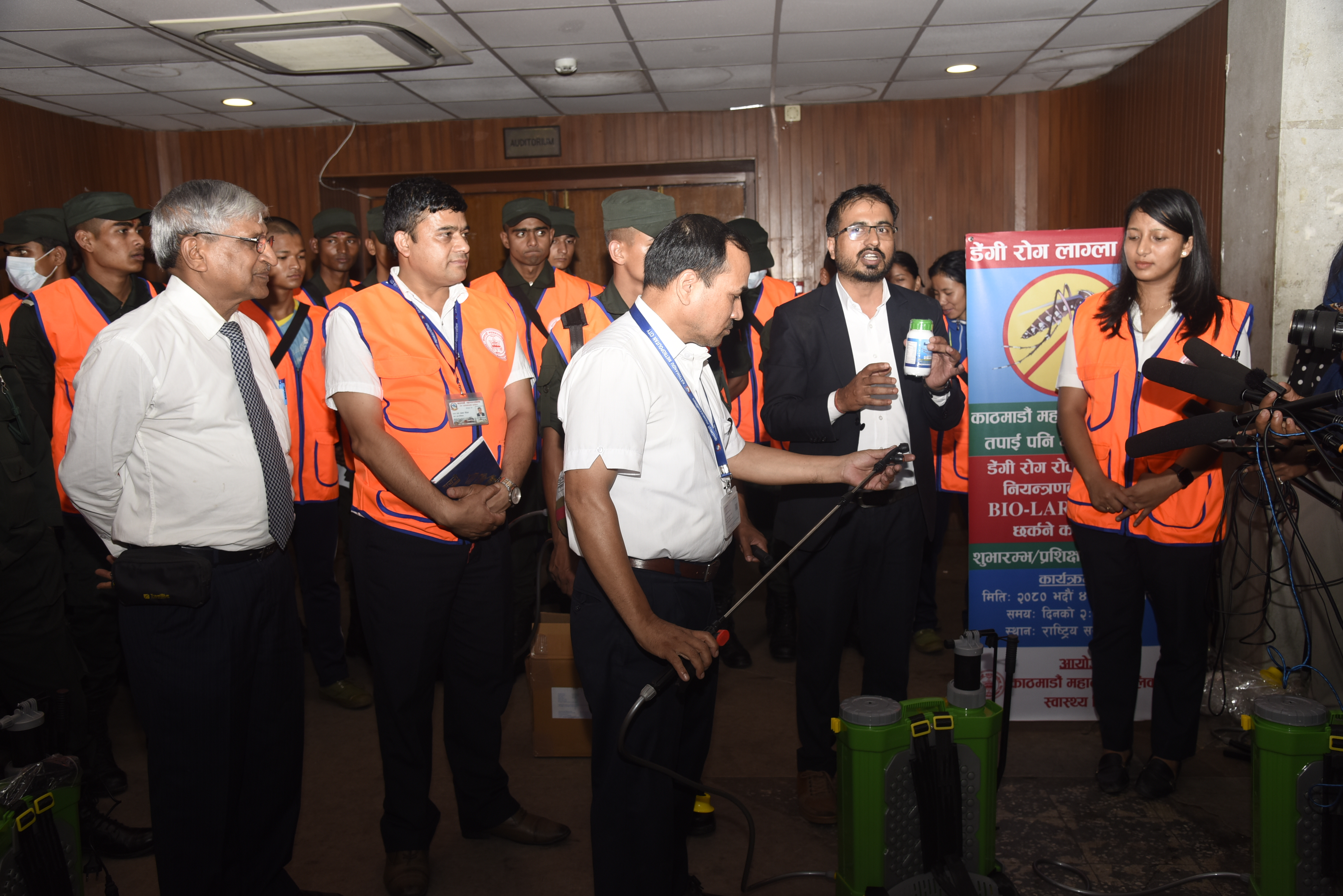 काठमाडौं महानगरले थाल्यो डेंगी फैलाउने लामखुट्टेका लार्भा नष्ट गर्ने अभियान
