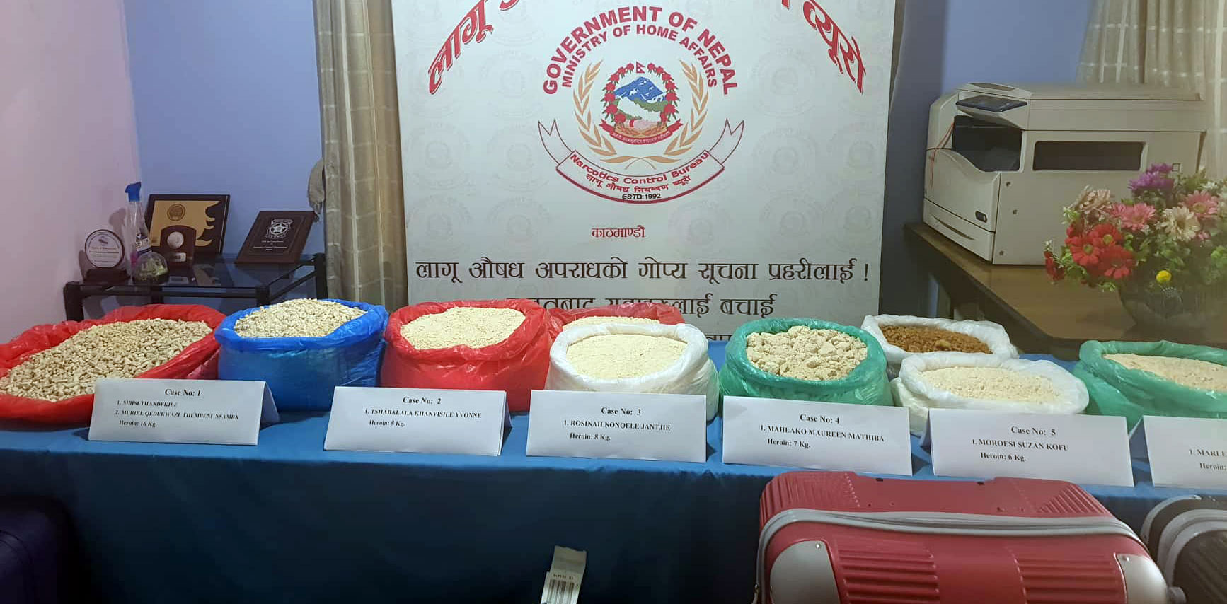 विमानस्थलबाट चार किलो खैरो हेरोइनसहित २ जना पक्राउ