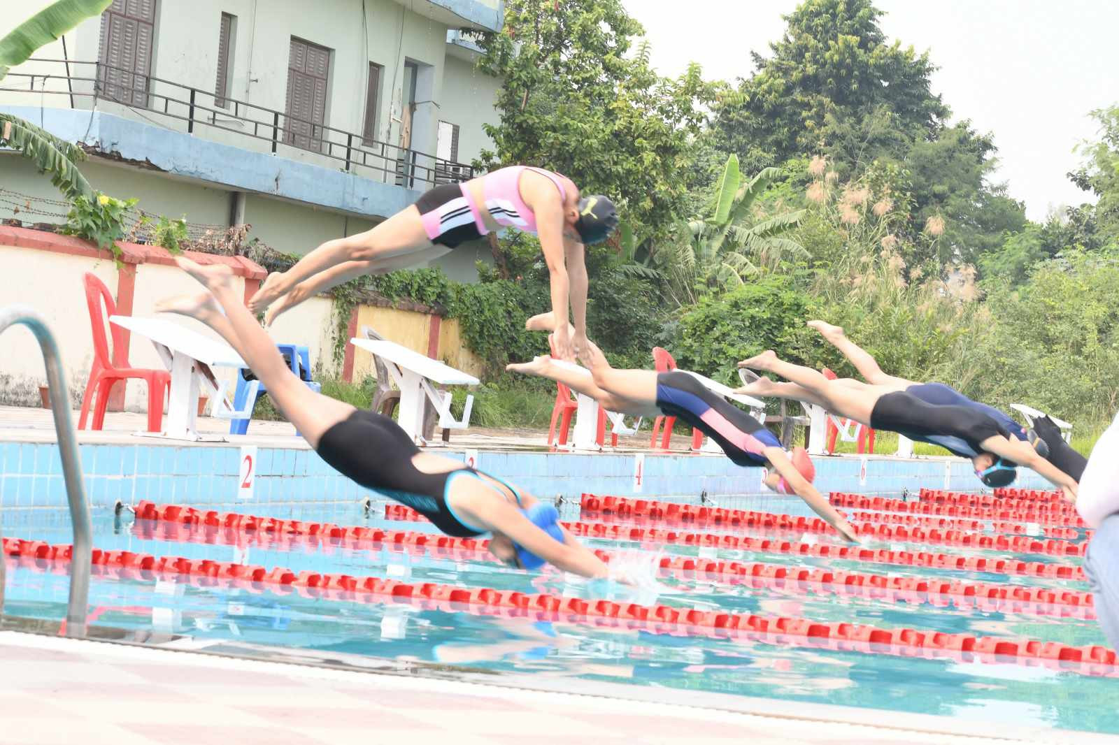 पहिलो लुम्बिनी प्रदेशस्तरीय स्विमिङ प्रतियोगितामा रावल, पाण्डे र डाँगीलाई स्वर्ण