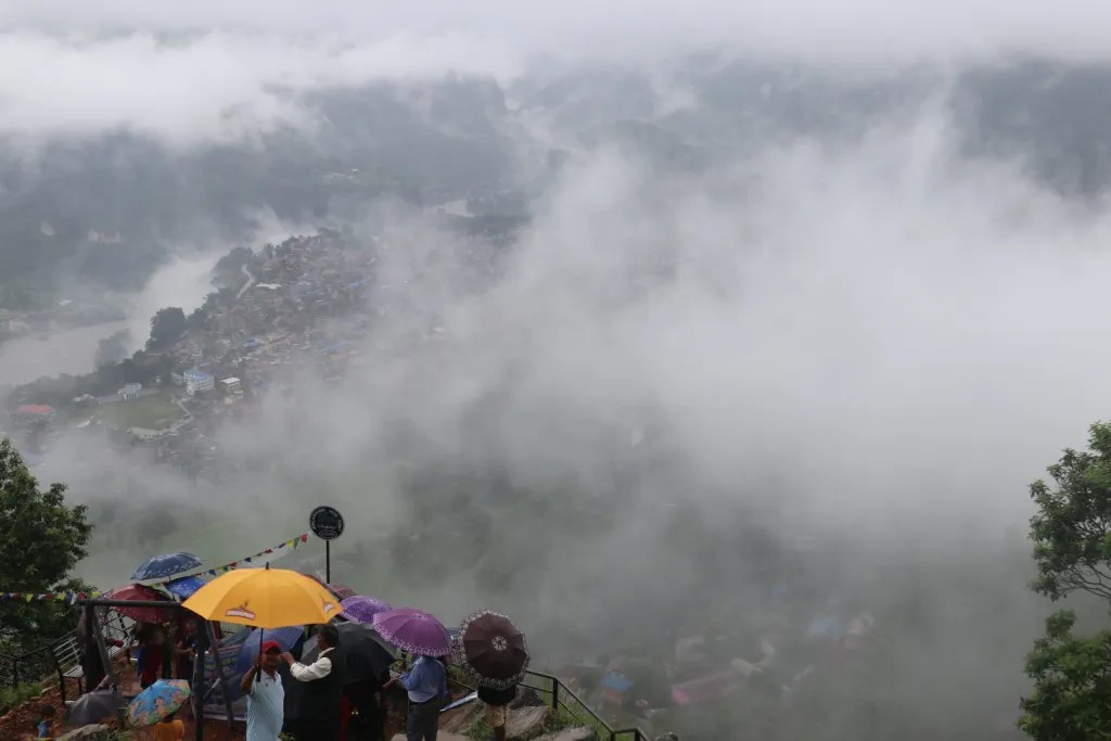 पदयात्रामार्फत दृश्यावलोकन गर्न ‘भिरलाखुरी’