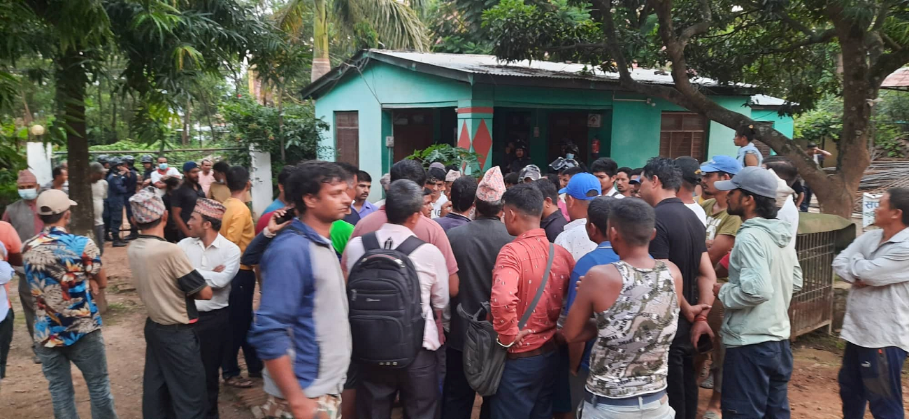 सालको रुख काटेको आरोपमा पक्राउ परेका लामिछानेको वन कार्यालयको हिरासतमै मृत्यु, स्थिति तनावग्रस्त