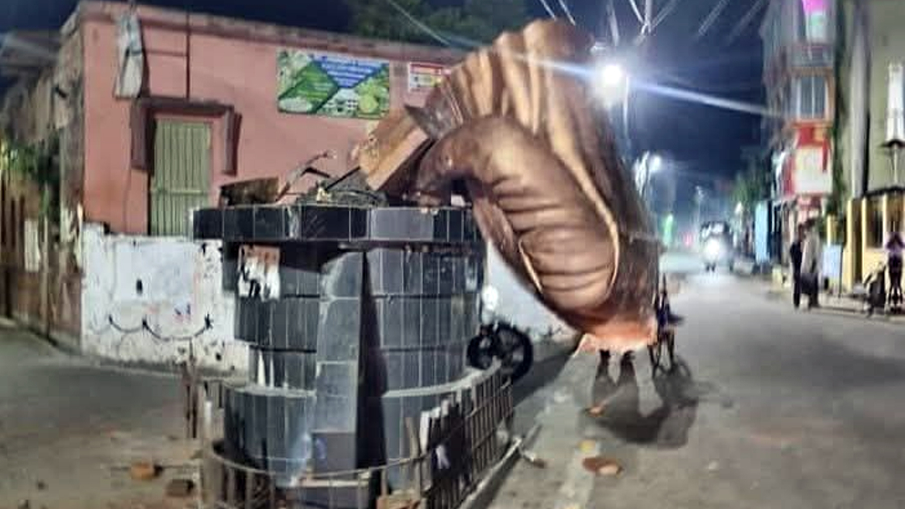 चुनाव जितेपछि बीजेपी कार्यकर्ताले भत्काए पश्चिम बंगालको लेनिनको सालिक
