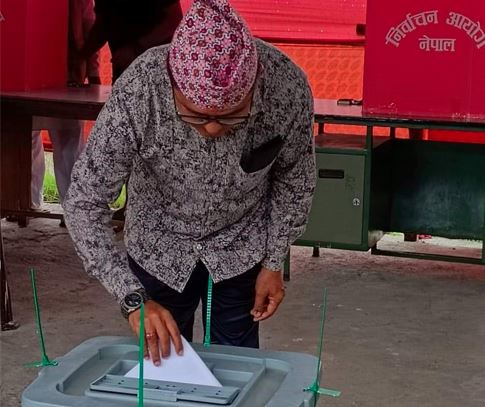 राप्रपा अध्यक्ष राजेन्द्र लिङदेनले गरे मतदान