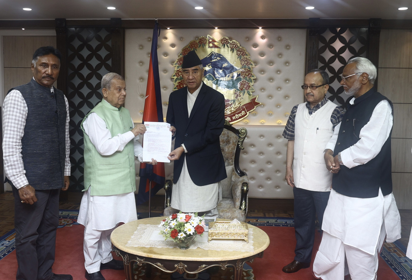 रेशम चौधरीको रिहाइको माग गर्दै लोसपाले बुझायो देउवालाई ज्ञापनपत्र 