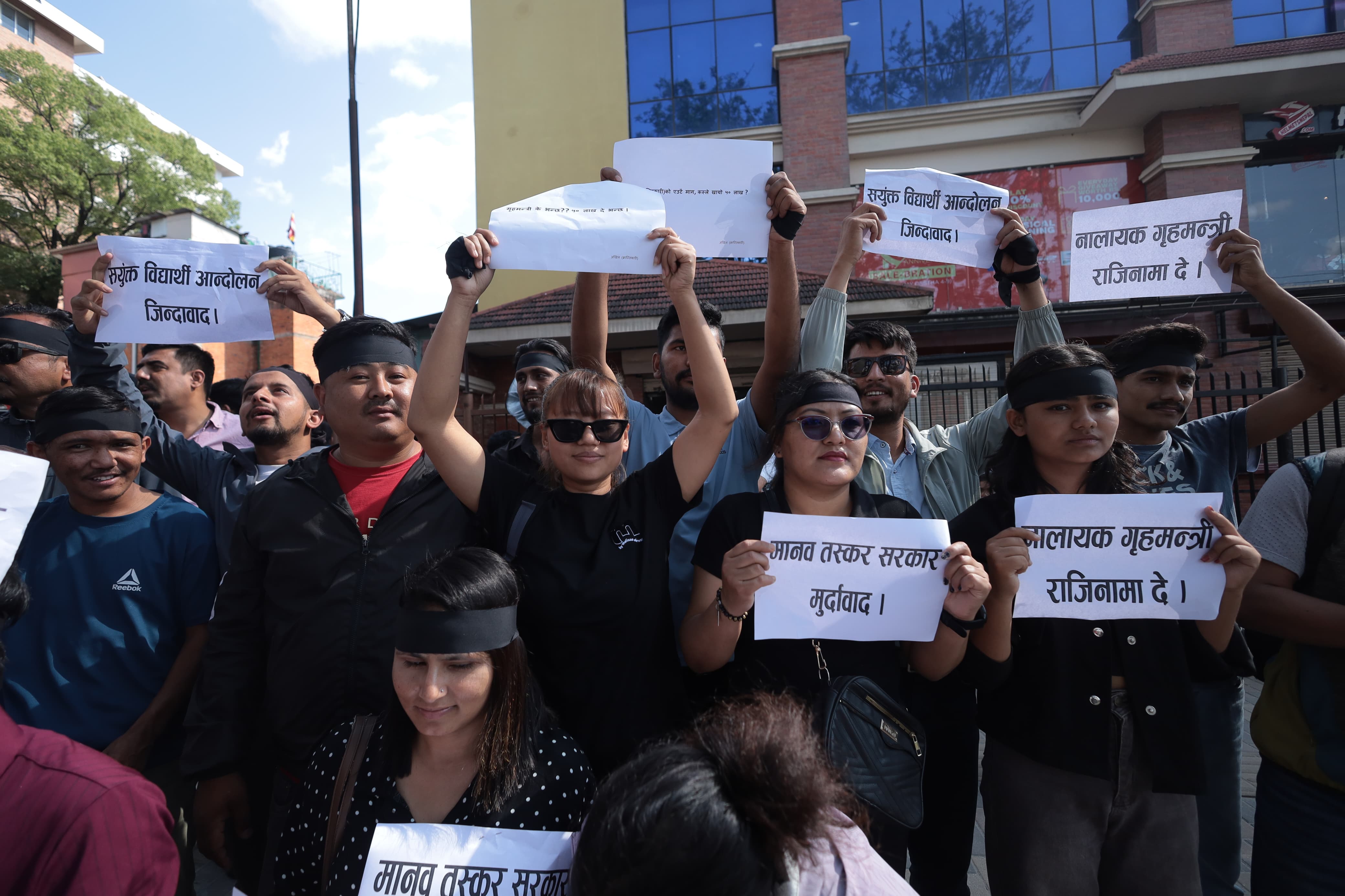 maitighar-protest-(11)-1748343912.jpg