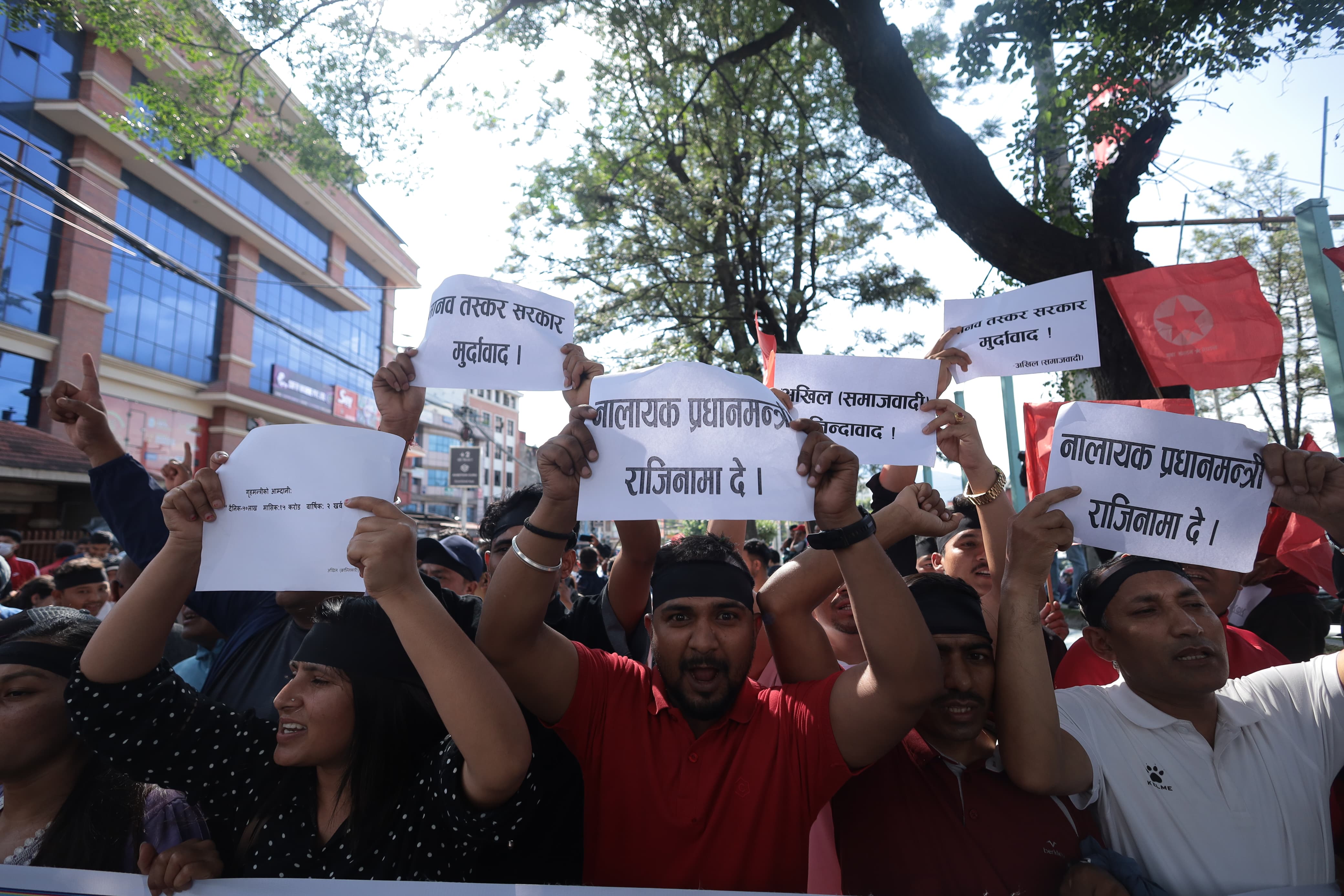 maitighar-protest-(12)-1748343913.jpg