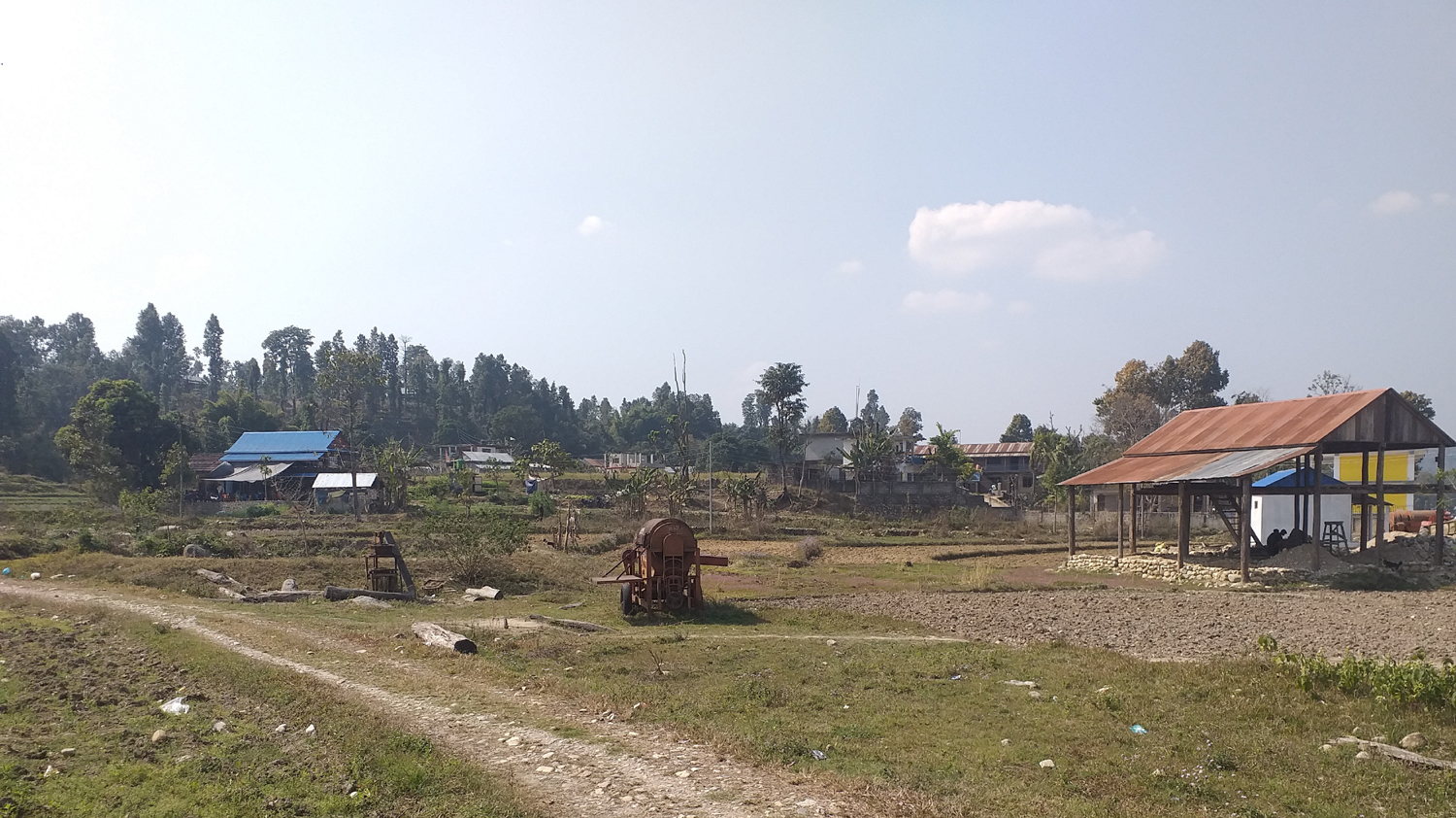 एउटै गाउँका १५ जनाविरुद्ध पक्राउ पुर्जी जारी, नयाँ मान्छे र गाडी देखेपछि तर्सिन्छन् गाउँले