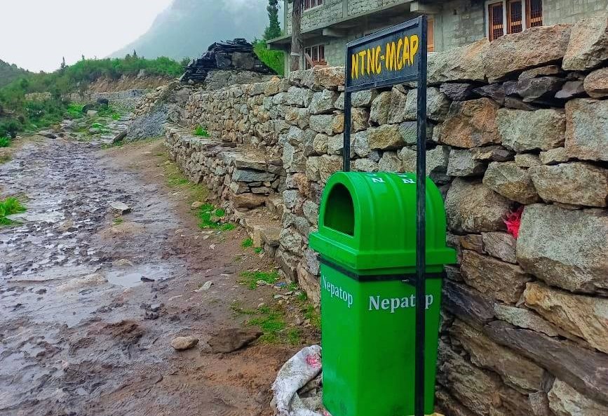मनास्लु पदमार्गका ४० स्थानमा ‘डस्टबिन’ राखियाे, जथाभावी फोहोर नफाल्न आग्रह
