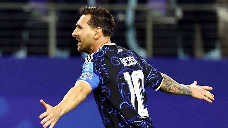 messi-vs-jordan-1784003117.jpeg