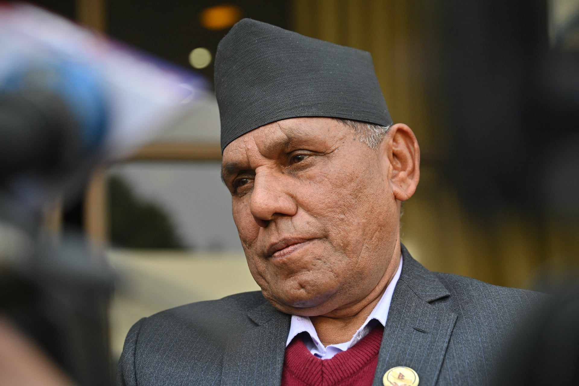 राष्ट्रियसभा अध्यक्ष उम्मेदवार नारायण दाहाल प्रचण्डका सहोदर भाइ हुन् ? 