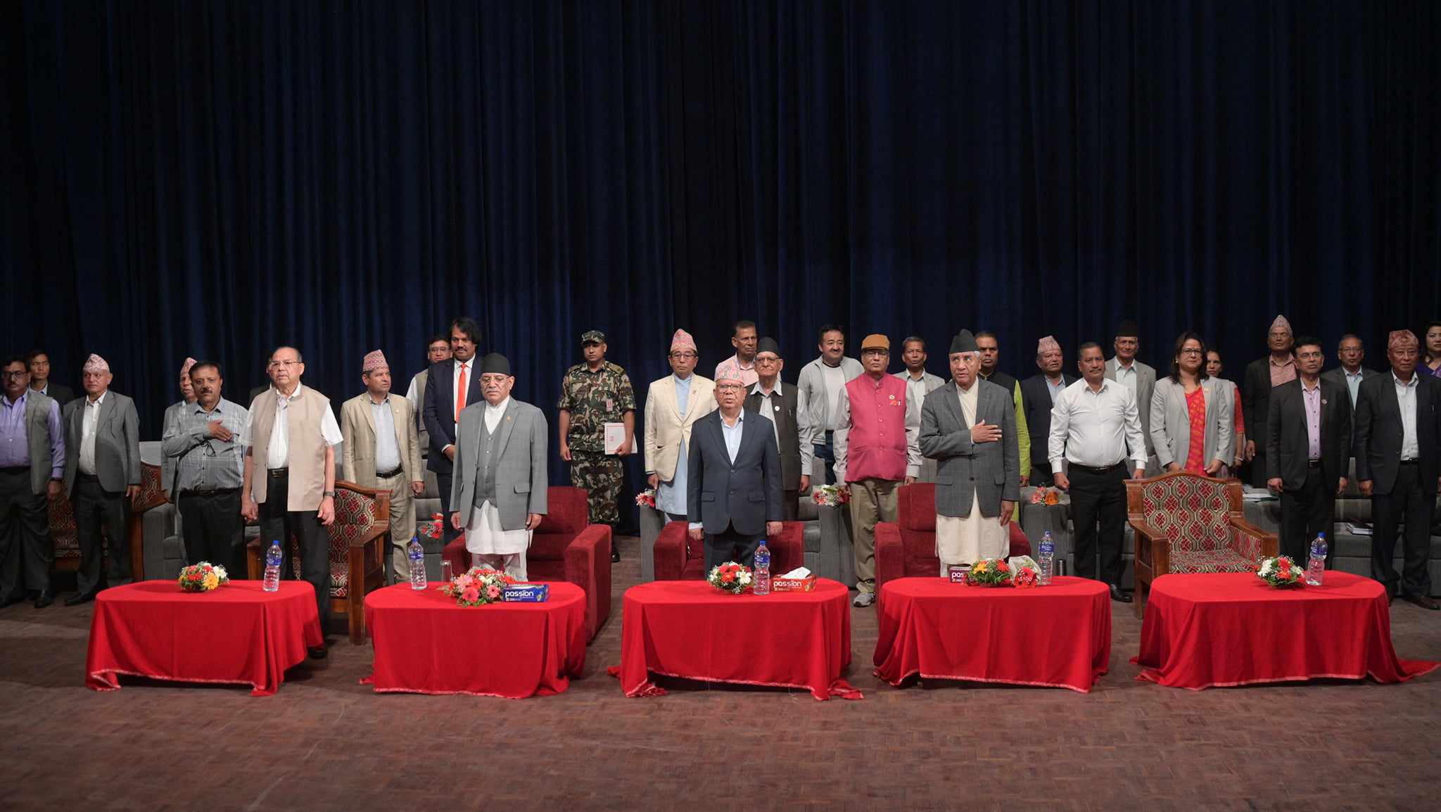 सुरु भयाे एसकाे महाधिवेशन, सबै शीर्ष नेता पुग्दा ओली देखिएनन् (तस्वीरहरू)