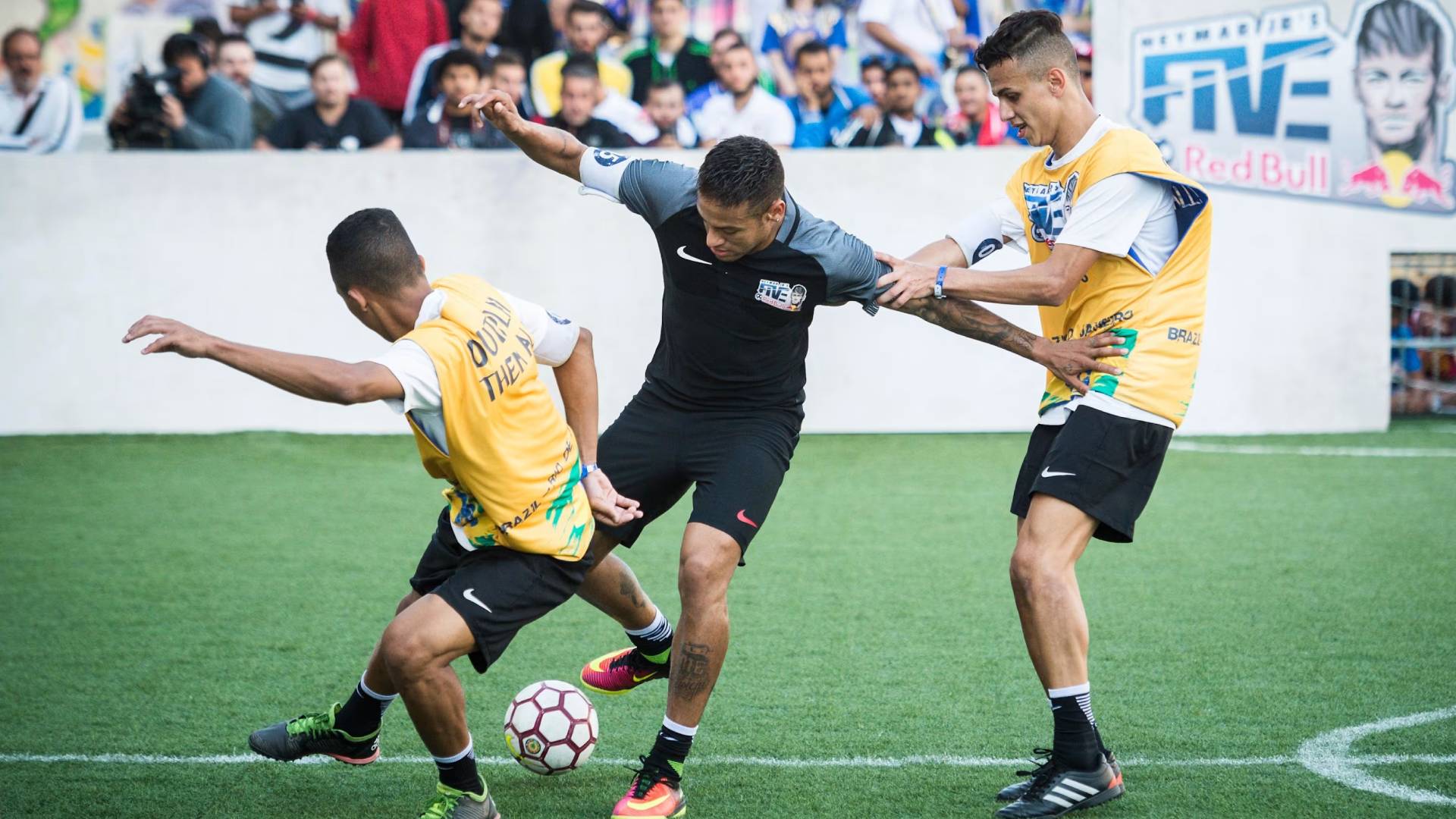 neymar-dribbling---Copy-1781088931.jpg