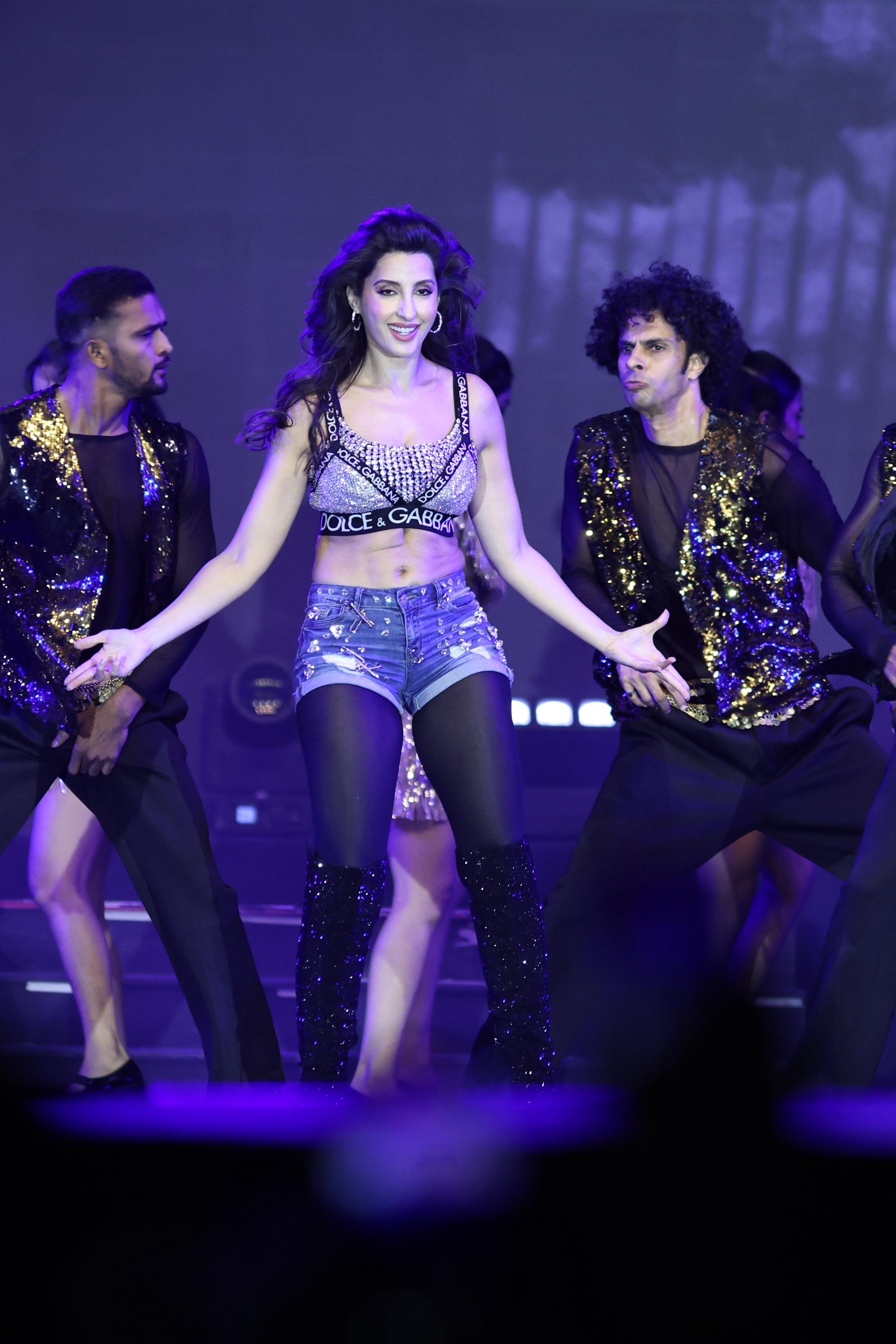 nora-fatehi-(10)-1747529427.jpg
